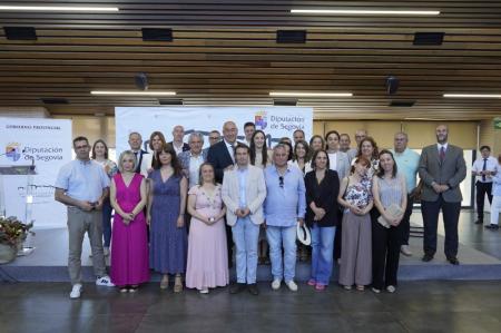 Imagen La Diputación celebra Santa Rita condecorando al personal que ha alcanzado diferentes grados de veteranía en la Administración y homenajeando a quienes se jubilan