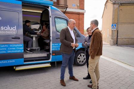 Imagen Más de 700 personas se han sometido a las revisiones oculares gratuitas en la unidad móvil optométrica de Recoletas Salud con el apoyo de la Diputación de Segovia
