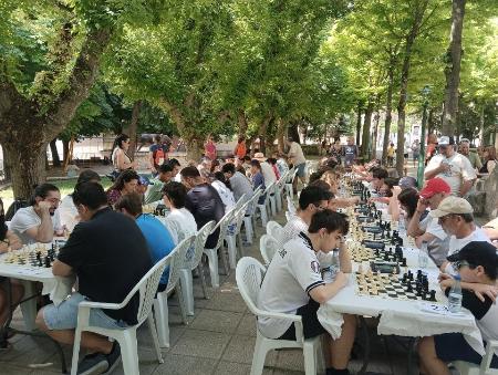 Imagen Daniel Revuelta se impone en la cita cuellarana del Trofeo Provincial de Ajedrez, que reúne más de un centenar de jugadores en los Paseos de San Francisco