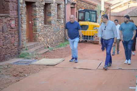 Imagen Miguel Ángel de Vicente completa la Ruta del Color del municipio de Riaza en un nuevo itinerario de visitas a pueblos del nordeste de la provincia