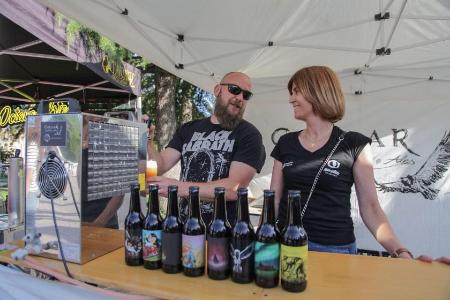 Imagen Abades brinda por el éxito de ‘Amor a primera birra’ y pasa el testigo a San Cristóbal de Segovia en una nueva cita de la Diputación con la cerveza artesana y los productos de proximidad