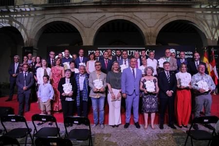 Imagen Diez ejemplos de deseos segovianos cumplidos centran el acto de entrega de los Premios Diputación 2025, con representación de todo el medio rural de la provincia