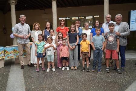 Imagen Los oficios vistos desde la creatividad de los participantes en los concursos de marcapáginas y microrrelatos de los Bibliobuses llenan de color y palabras el Palacio Provincial